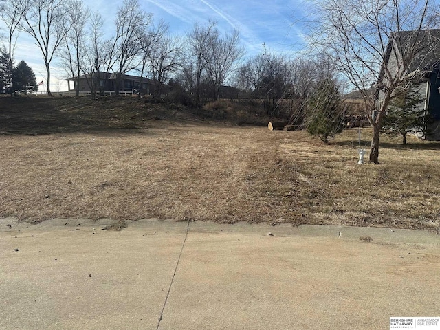 Listing photo 2 for 1831 Lake Ridge Dr, Plattsmouth NE 68048