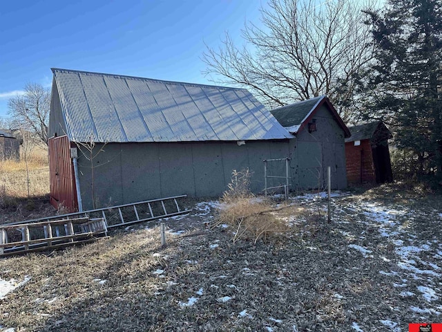 view of side of home with an outdoor structure