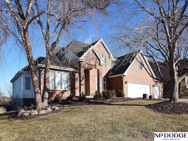 view of front property featuring a front lawn and a garage