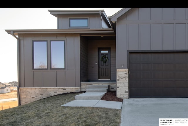 property entrance featuring a garage