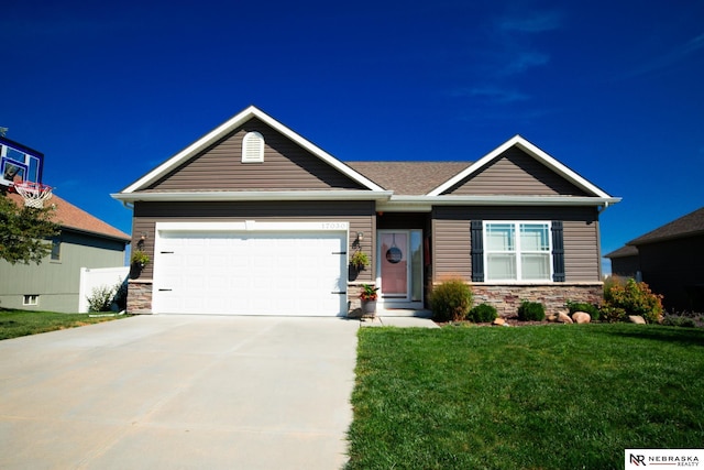 view of front of house featuring a front yard and a garage