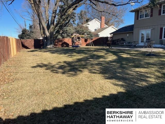 view of yard with a patio