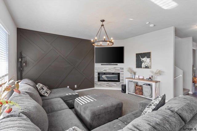 living room featuring a notable chandelier and carpet flooring