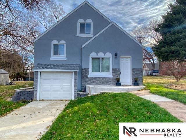 view of front of home with a front lawn and a garage