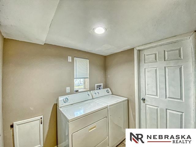 laundry room featuring washer and clothes dryer