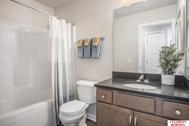 full bathroom with toilet, vanity, and shower / bath combo