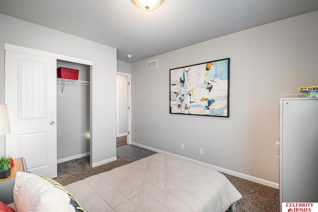 bedroom with a closet and carpet