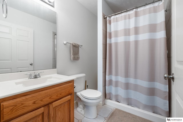 bathroom with toilet, a shower with curtain, tile patterned floors, and vanity