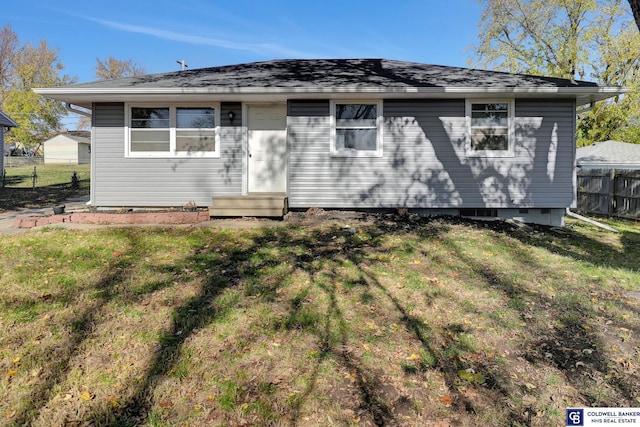 back of house featuring a lawn