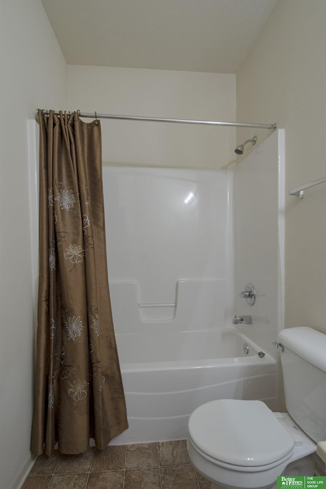 bathroom featuring toilet and shower / tub combo