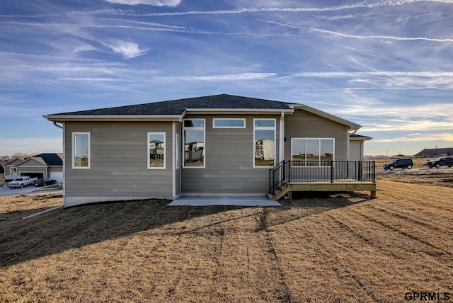 view of front of house featuring a front yard