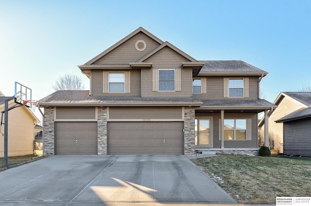 view of front facade featuring a front lawn and a garage