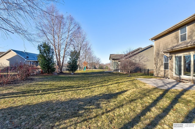 view of yard featuring a patio