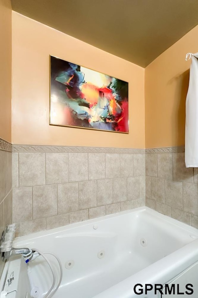 bathroom featuring a washtub