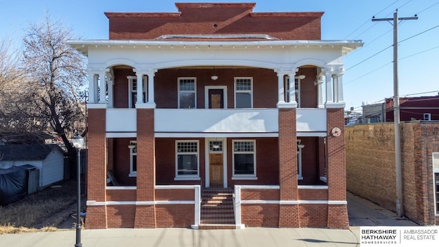 view of front of property featuring covered porch