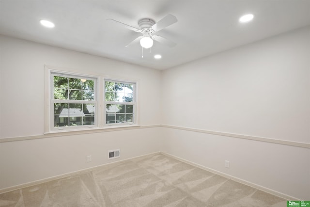 unfurnished room featuring ceiling fan and carpet flooring