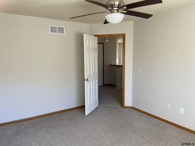 carpeted empty room featuring ceiling fan