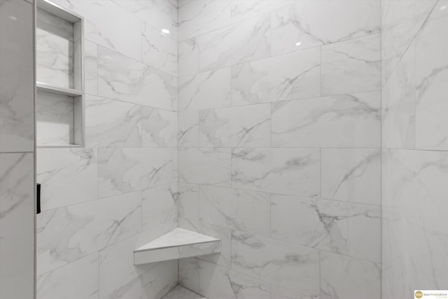 bathroom featuring a tile shower