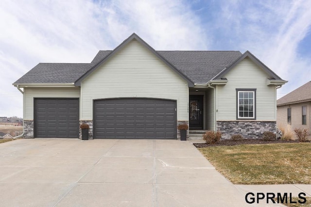 view of front of home featuring a front yard and a garage