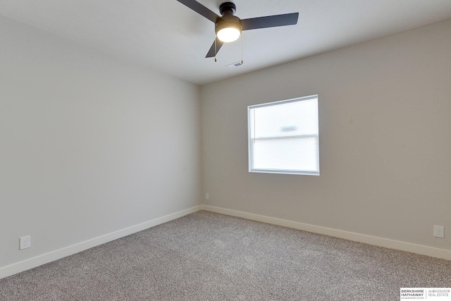 carpeted empty room featuring ceiling fan