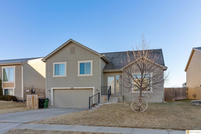 view of front facade featuring a garage