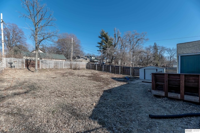 view of yard with a storage shed