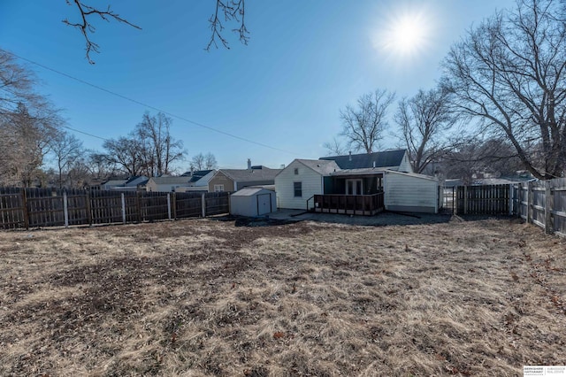 back of house featuring a storage shed