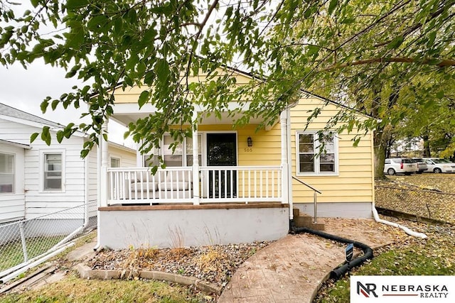 view of front of house featuring a porch