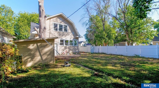 view of yard with a shed