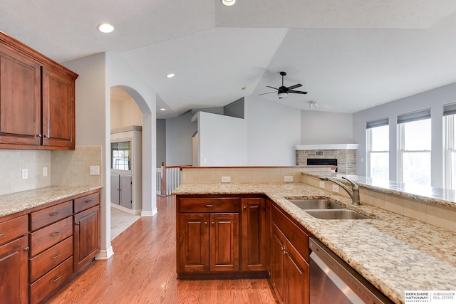 kitchen with sink, a wealth of natural light, dishwasher, and light wood-type flooring