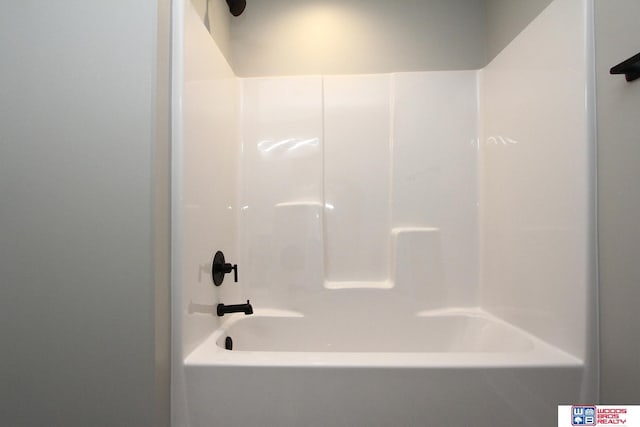 bathroom featuring washtub / shower combination