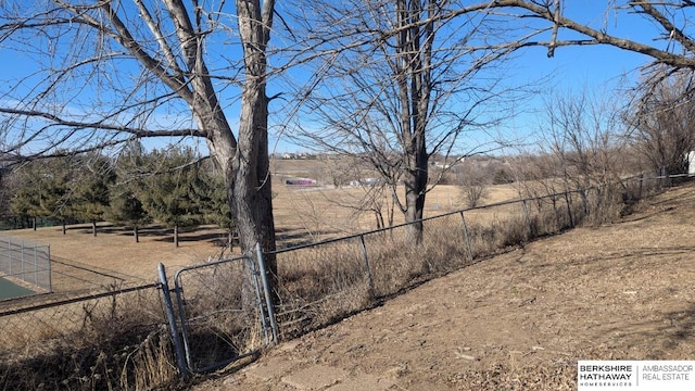 view of yard featuring a rural view