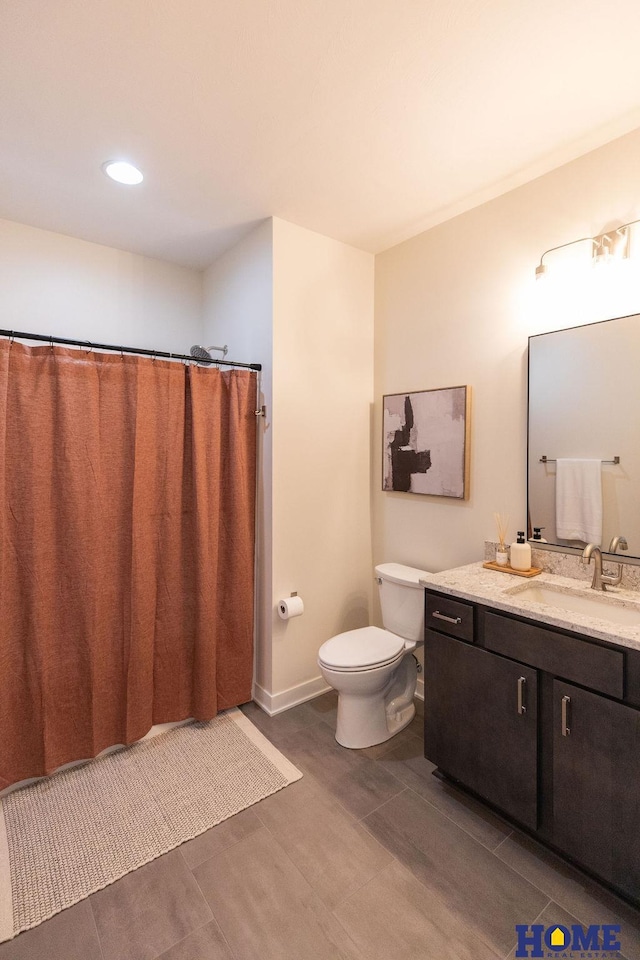 bathroom with toilet, vanity, and a shower with curtain