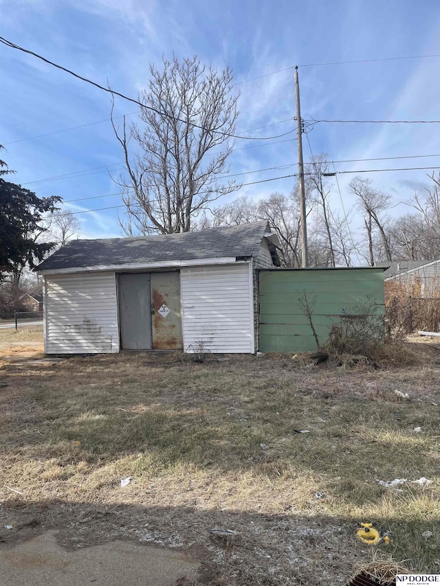 view of outdoor structure featuring a yard