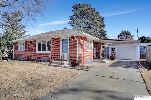 ranch-style home with a front yard