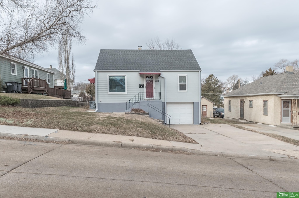 view of front of property featuring a garage