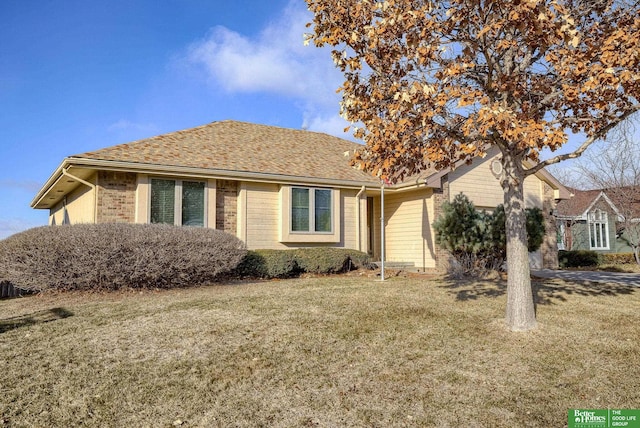 view of front facade with a front yard