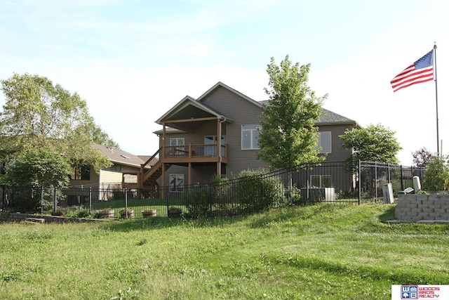 back of house featuring a yard