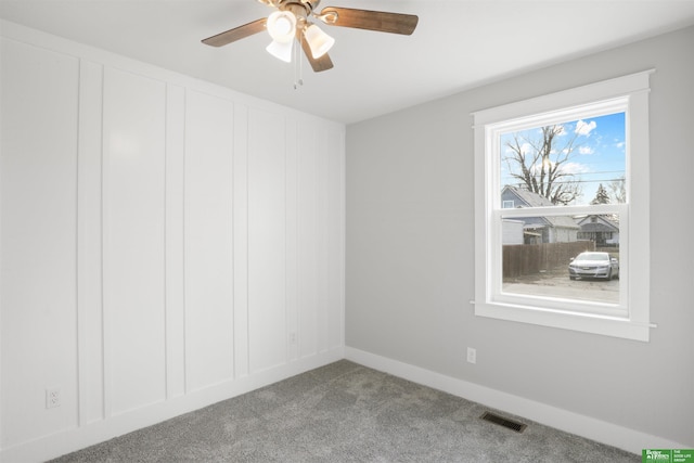 carpeted empty room featuring ceiling fan