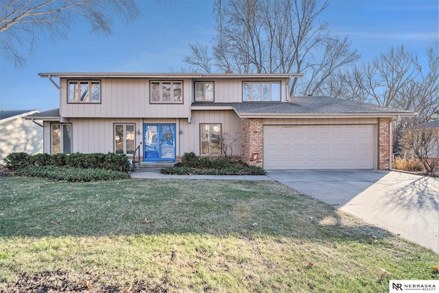 view of front facade featuring a garage and a front yard