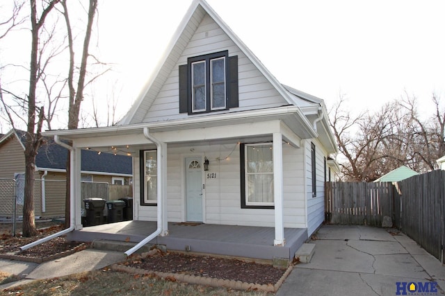 view of front facade with a porch