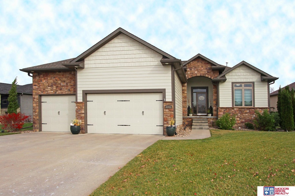 view of front of home featuring a garage and a front yard