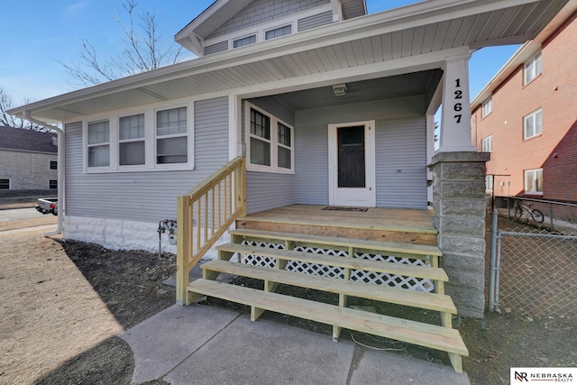 property entrance featuring a porch