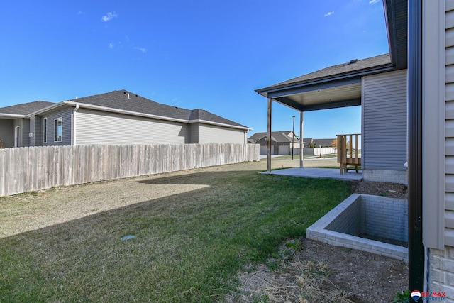 view of yard featuring a patio