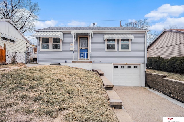 view of front facade featuring a garage and a front lawn