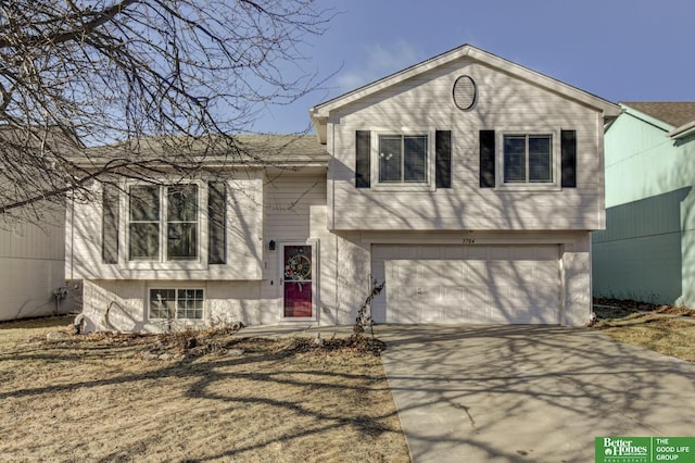 view of front facade featuring a garage