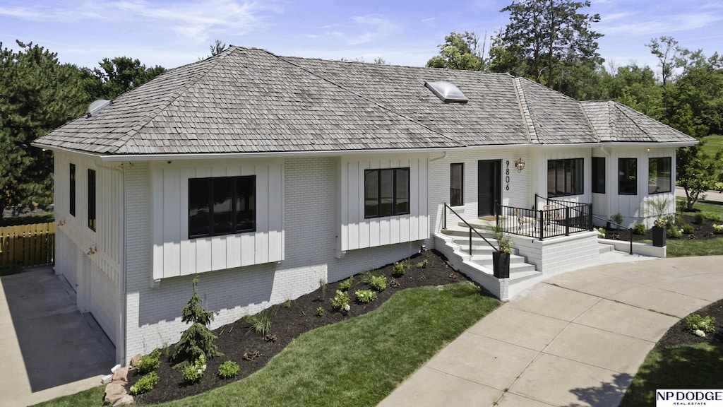 view of front of house with a garage