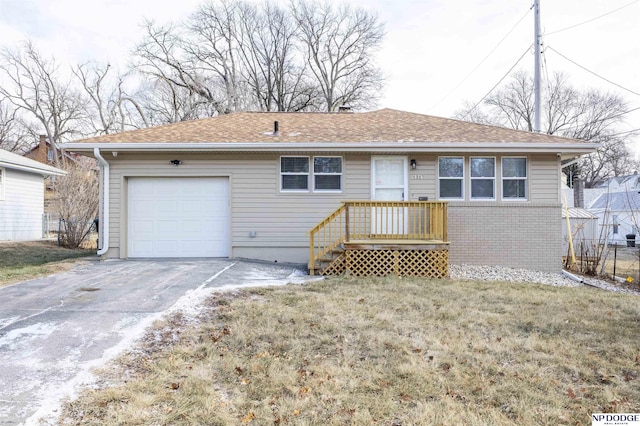 view of front of home with a front lawn