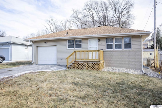 ranch-style house featuring a front yard