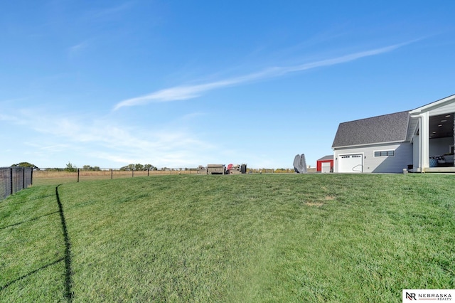 view of yard featuring a rural view